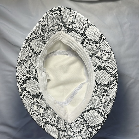 Faux leather snake print Urban Outfitters bucket hat - Picture 3 of 3